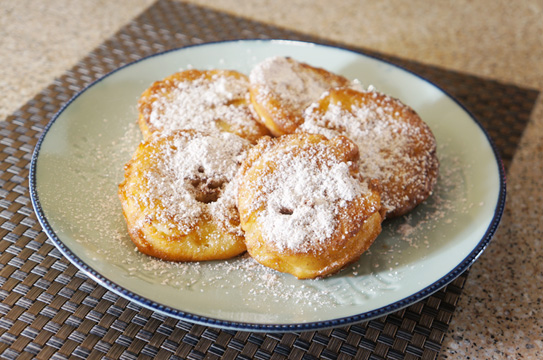 Apfel im Schlafrock (Apples in Dressing Gowns)